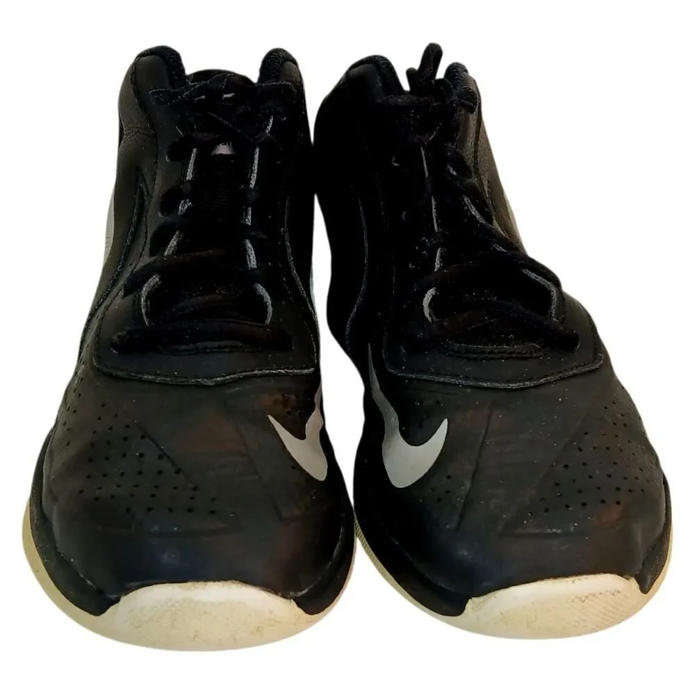 Nike Team Hustle Boys Black/White Sneakers - Size 2 Youth
